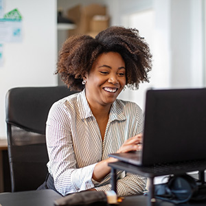 professional-woman-on-video-chat-with-client professional-woman-on-video-chat-with-client